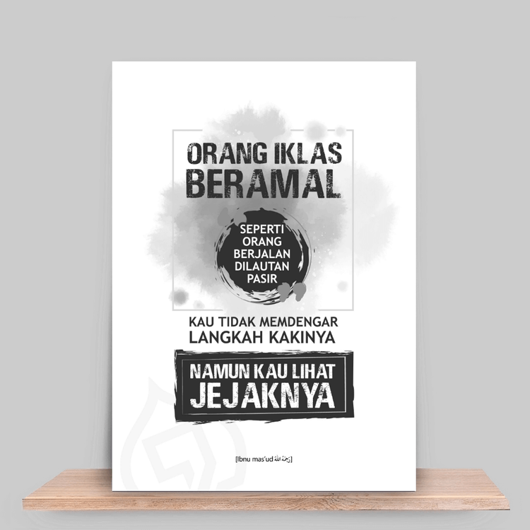 Orang ikhlas dalam beramal itu seperti orang yang berjalan di lautan pasir